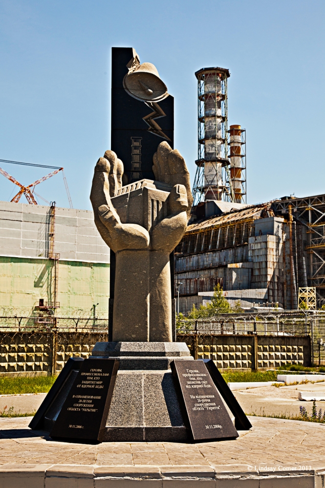 monument in front of the Reaktor.